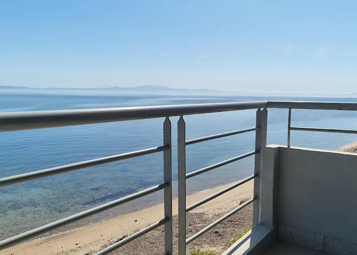 Coastal Maisonette Semesterbostad